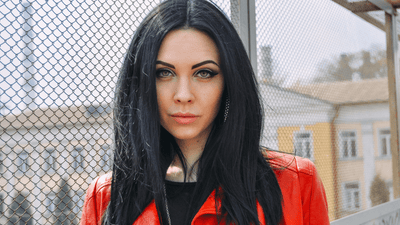 Gotisk top som base for dit outfit – sådan begynder du at bygge din mørke stil oppefra