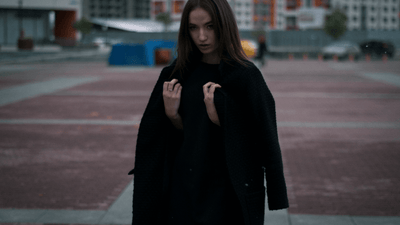 Sådan vælger du en gotisk vinterfrakke – guide til stilarter og materialer